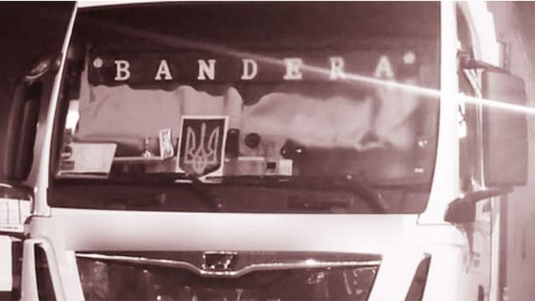 Бандера на польській вантажівці