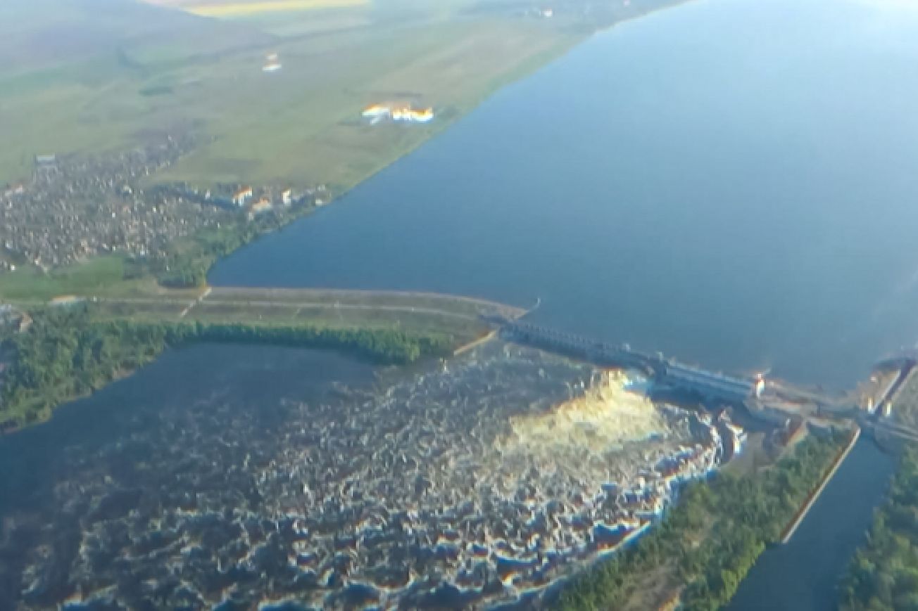 «Диверсія» росіян на Каховському водосховищі: що це було?