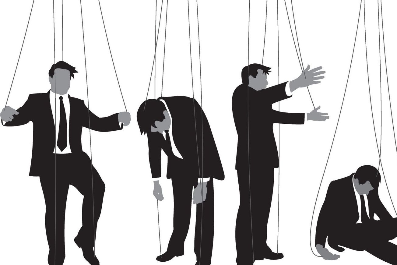 «Збудувати країну» та політичний аутсорсинг.