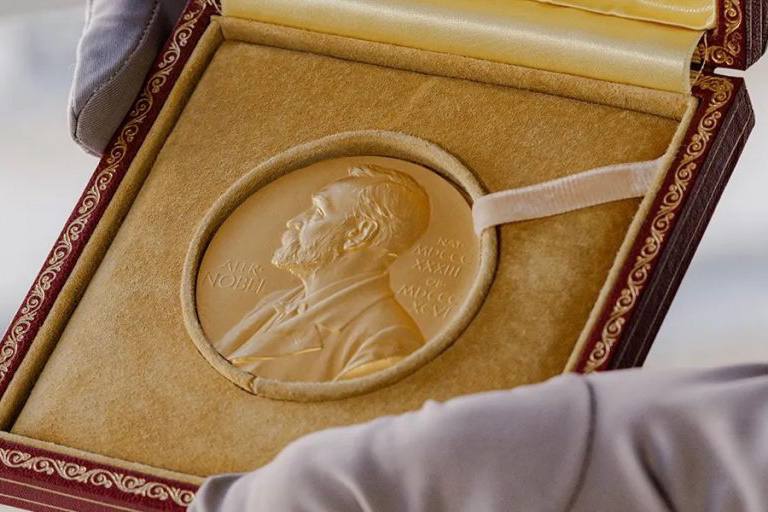 Двічі в одну річку увійдеш: подвійні лауреати Нобелівської премії