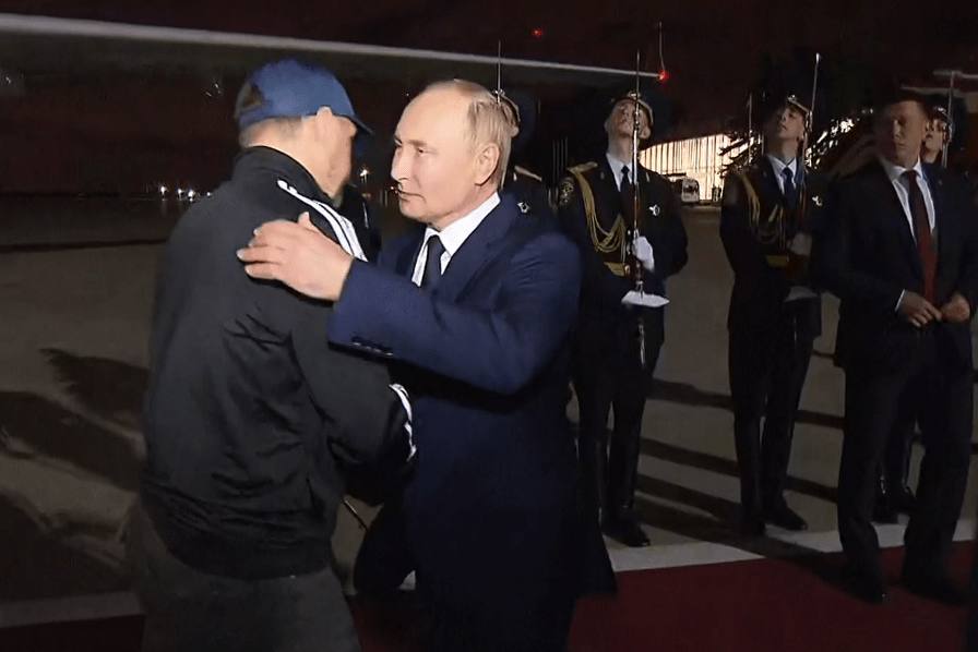 Своїх не кидаємо